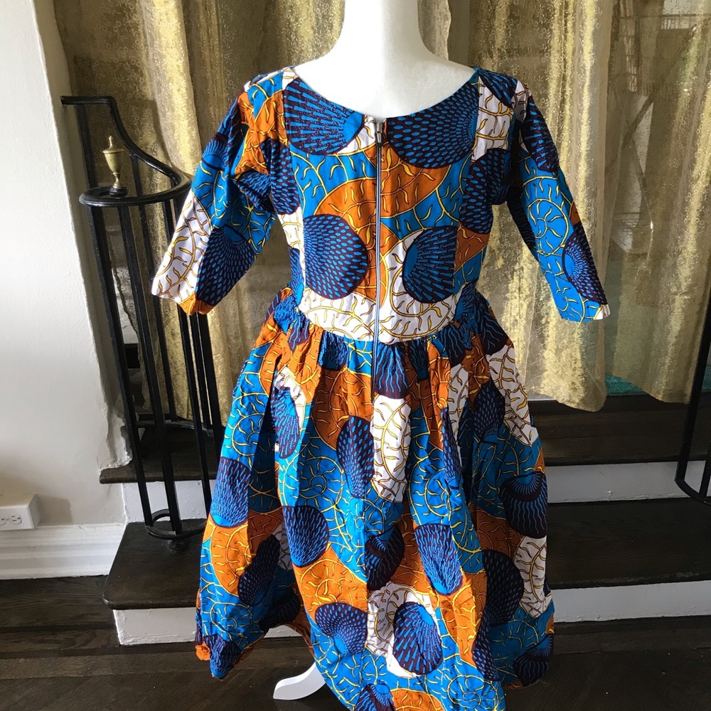 Beautiful Print dress with 3/4 pocket sleeves - Picture 4 of 8